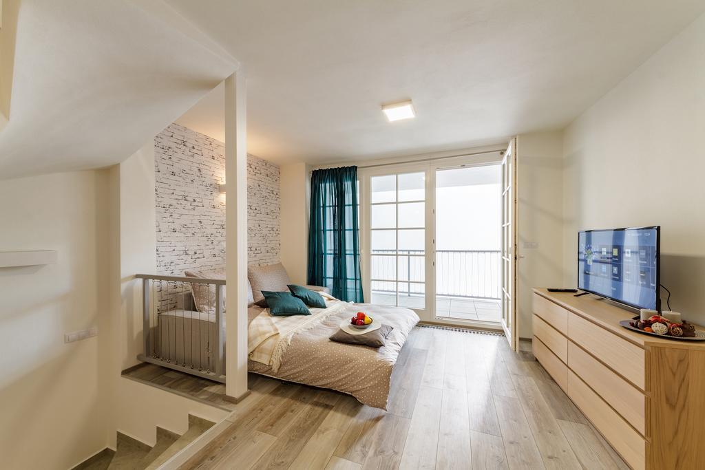 Downtown Royal Apartment